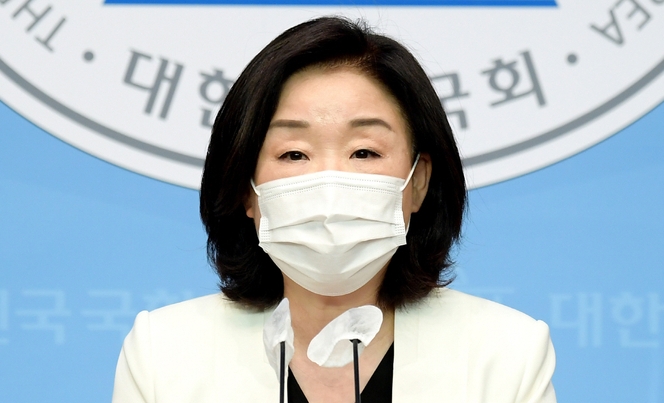 심상정 정의당 의원이 24일 국회 소통관에서 3기 신도시 공급대책 관련 기자회견을 열고 발언하고 있다. (사진= 공동취재) 