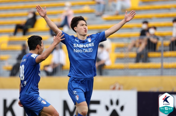 지난 23일 수원삼성과 광주FC와의 맞대결에서 수원 김건희가 골을 넣고 기뻐하는 모습 (사진=한국프로축구연맹 제공)