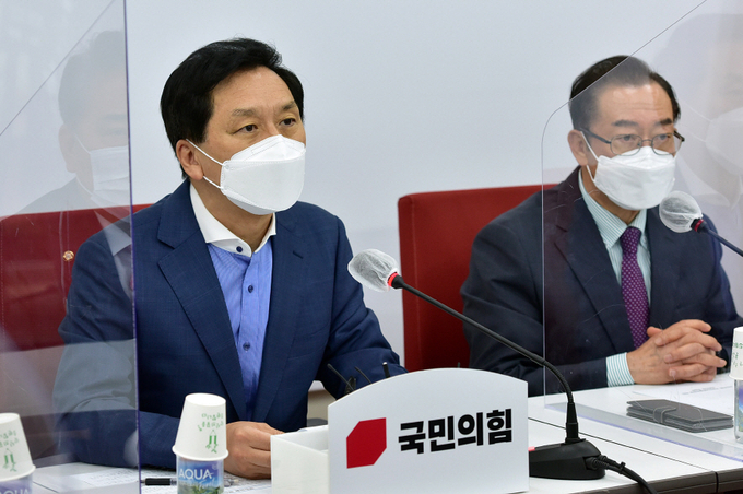 26일 오전 국회에서 열린 국민의힘 백신협력 방미대표단 결과 보고 기자회견에서 김기현 당 대표 권한대행 겸 원내대표가 발언을 하고 있다. (사진= 연합뉴스) 