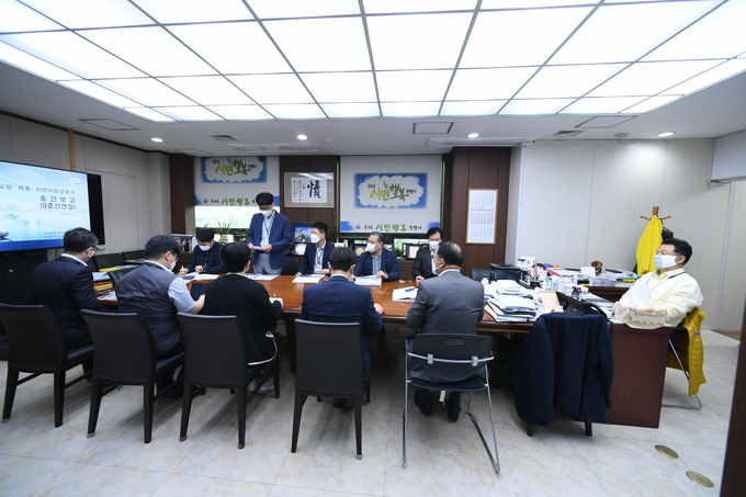 구리시는 지난 25일 철도망 구축(9호선 구리방면 연장) 검토 용역 중간보고회 개최하고 있다. (사진=구리시 제공)