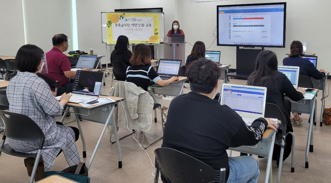 남양주시는 지난 26일 경기도 어린이집 관리시스템 사용자 실무교육을 경복대학교 남양주캠퍼스 충효관 1층 평생교육대학 강의실에서 실시했다. (사진=남양주시 제공)
