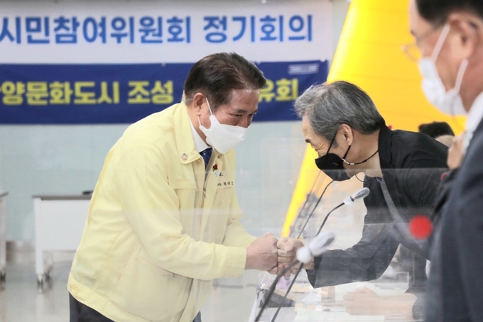 안양시시민참여위원회 정기회를 지난 26일 시청 상황실에서 가졌다.