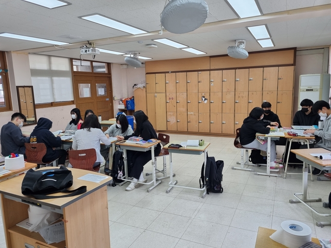 생태지도 수업이 실시되고 있는 교실. (사진= 조종중·고등학교 제공)