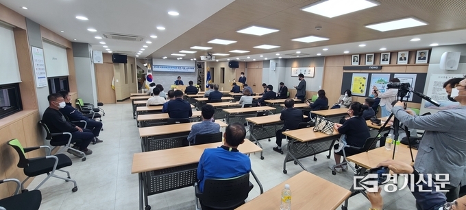포천산림조합 3층 대회의실에서 이 낙연 전 총리와 민주당 당원의 간담회가 열리고 있다. (사진=문석완 기자)