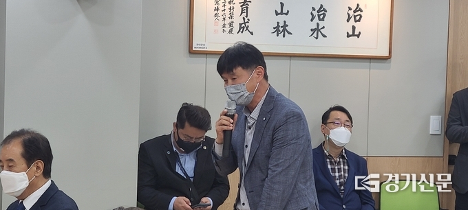 가평의 김경호 도의원이 발언하고 있다. (사진=문석완 기자)