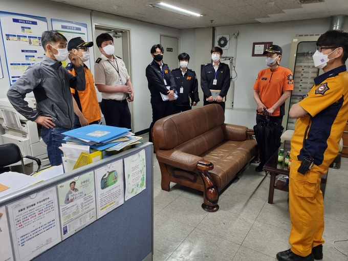 구리소방서는 지난 28일 고위험 대상물 화재 대응 역량 강화 훈련을 실시했다. (사진=구리소방서 제공)
