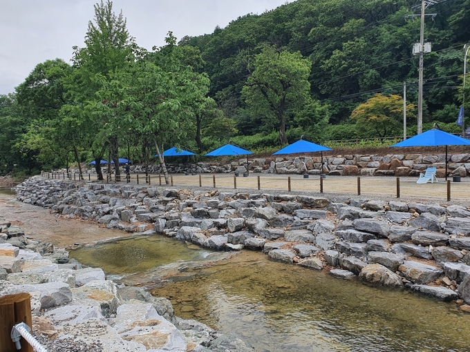 남양주시는 지난해 불법시설물 철거와 정비 등을 걸쳐 7월 1일 개장했던 청학비치를 한층 더 업그레이드된 모습으로 1일 새롭게 선보였다. (사진=남양주시 제공)