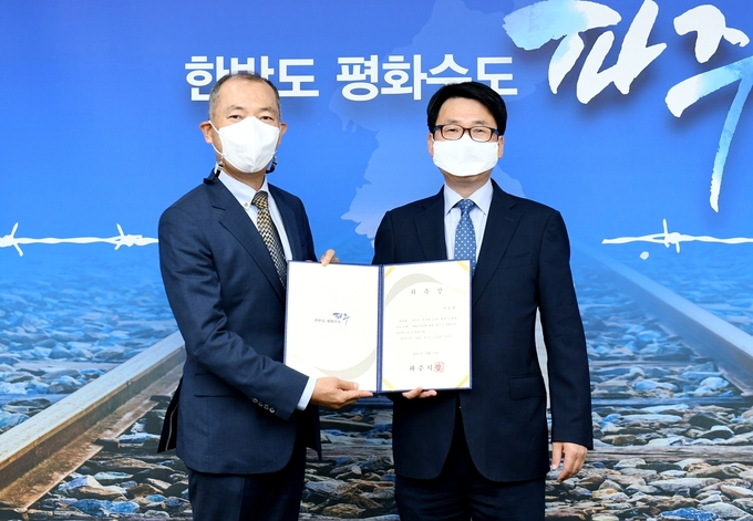 파주시는 1일 나승용 예비역 준장을 평화안보 자문관으로 위촉했다. (사진=파주시 제공)