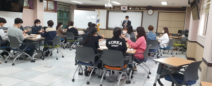 안양 비산중학교가, 기초학력 향상을 위한 징검다리 플래너쓰기 프로젝트 실시하고 있다.