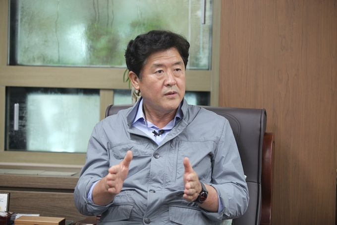 김광철 연천군수는 "어려운 환경에서도 지역 발전을 위한 더 강한 추진력을 발휘할 수 있는 동력을 만들겠다"며 포부를 밝히고 있다. (사진=연천군 제공)