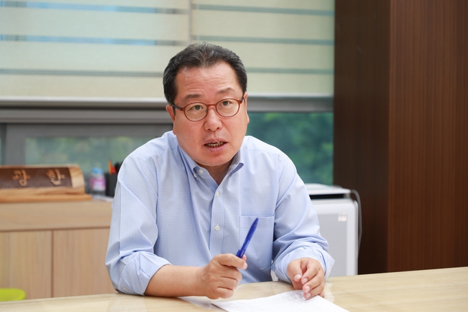 조광한 남양주시장이 남양주시를 대상으로 한 경기도의 특정감사 실시 게획에 대해 지난 2일 ‘직원 여러분께 드리는 글(경기도 감사 관련)’이라는 제목의 글을 통해 도의 감사가 부당함을 주장했다. (사진=남양주시 제공)