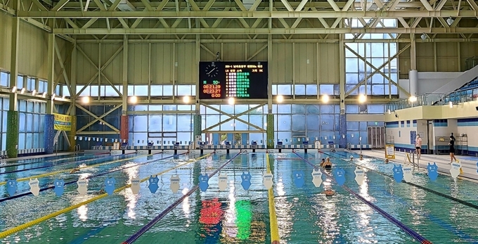 파주시가 백신접종자에게 요금 50% 감면 해주는 수영장 모습/피주시제공