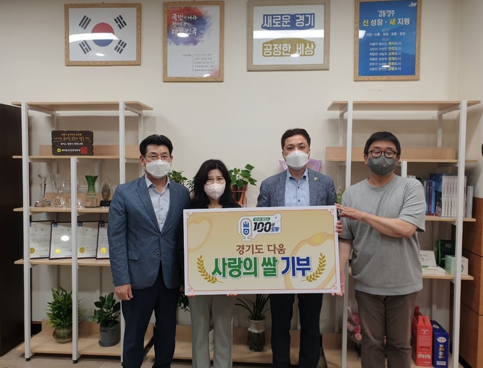 회천지역 소외계층에게 백미를 기부한 박태희 도의원