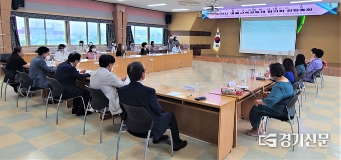 포천교육지원청 3층 대회의실에서 '포천시 마을교육공동체 협의회' 창립 총회가 열리고 있다. (사진=문석완 기자)