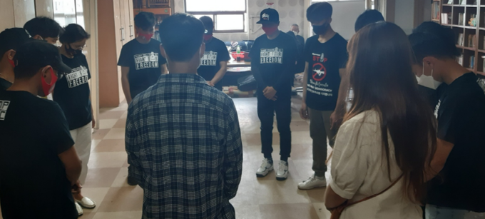 제66회 현충일을 맞아 미얀마 국적 이주 노동자들이 모여 나라를 위해 희생한 이들의 넋을 기렸다. (사진=수원이주민센터 제공)