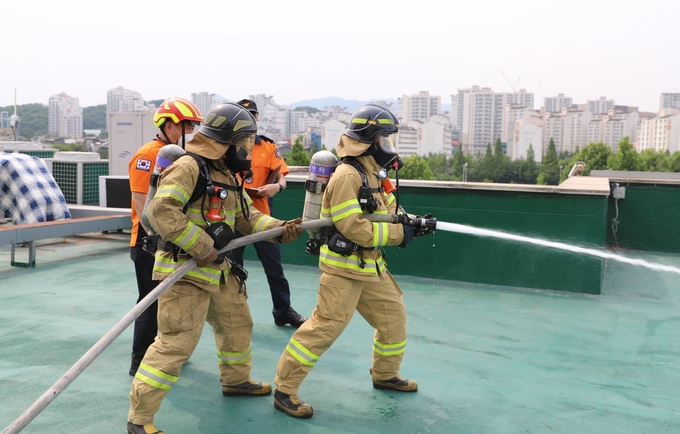 서현119안전센터 직원들이 전술훈련평가에 임하고있다. (사진=분당소방서 제공)