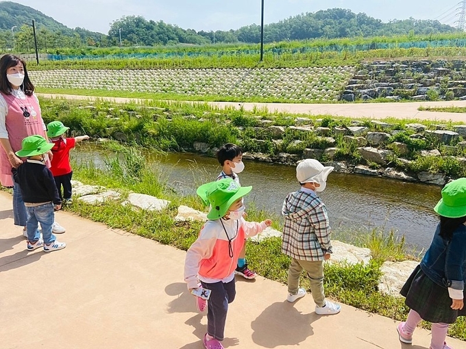 시흥시 장현천 산책. (사진=시흥시 제공)