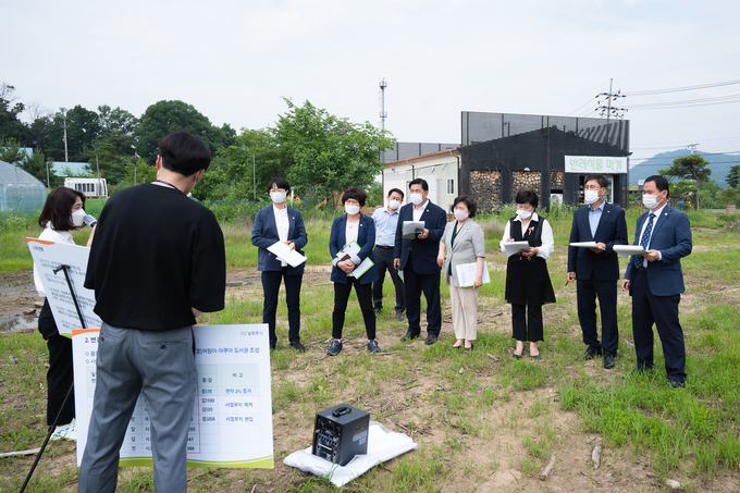 남양주시의회(의장 이철영) 자치행정위원회는 제279회 제1차 정례회 안건으로 제출된 2017년도 공유재산관리계획 변경안을 심사하기 위해 10일 사업대상지에 대한 현장방문을 실시했다. (사진=남양주시의회 제공)