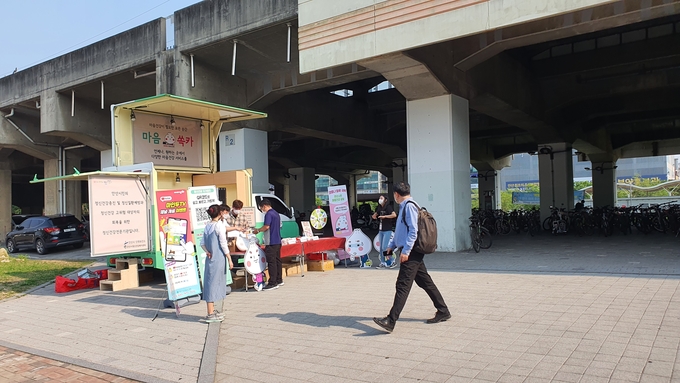 코레일 수도권 광역본부가 안산 중앙역에서 비대면 정신건강진을 하고 있다. (사진=코레일 수도권광역본부 제공)