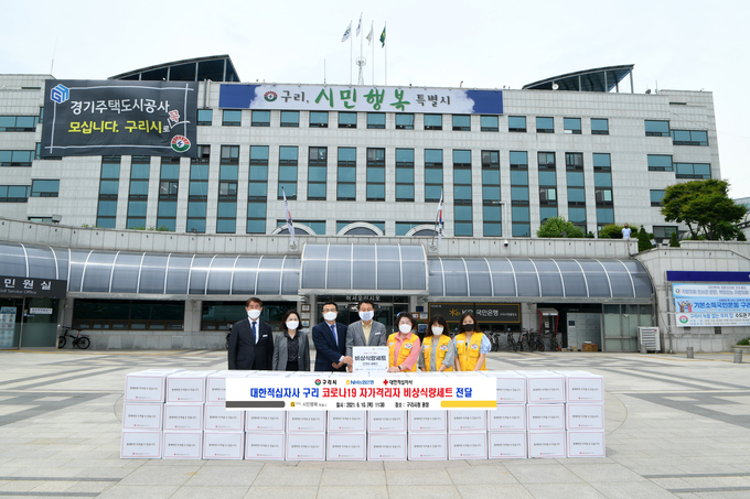 구리시는 지난 10일 자가격리 가구들 지속적인 증가에 따라 비상식량 250세트를 전달했다. (사진=구리시 제공)