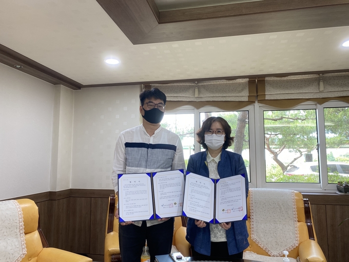 남양주시정신건강복지센터 부설 자살예방센터는 지난 9일 오남중학교와 '여러분의 자살예방친구'(이하 '여자친구') 생명사랑 시범 학교 협약을 체결했다. (사진=남양주시 제공)