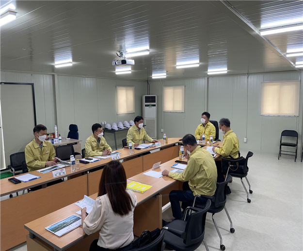 사업추진사항, 안전관리대책 수립사항 점검 및 문답 (사진 = 경기도 제공)
