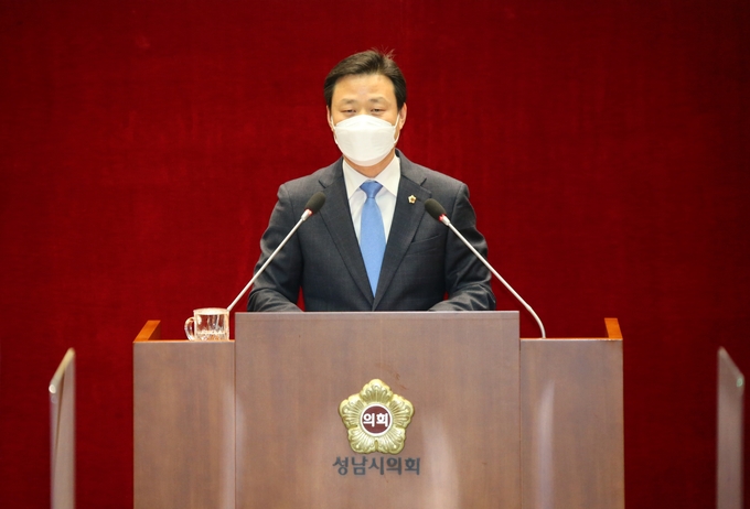 더불어민주당 이준배 시의원이 본회의장에서 5분 자유발언을 하고 있다. (사진=성남시의회 제공)