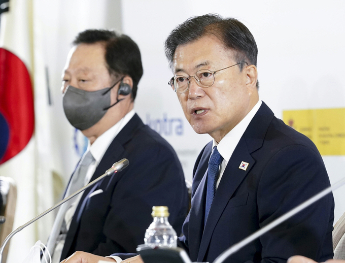 스페인을 국빈 방문 중인 문재인 대통령이 16일(현지시간) 스페인 마드리드 상공회의소에서 열린 한-스페인 그린 디지털 비즈니스 서밋에 참석, 발언하고 있다. (사진= 연합뉴스) 