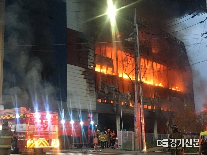 17일 화재가 발생한 이천 쿠팡 덕평물류센터. (사진=김민기 기자)