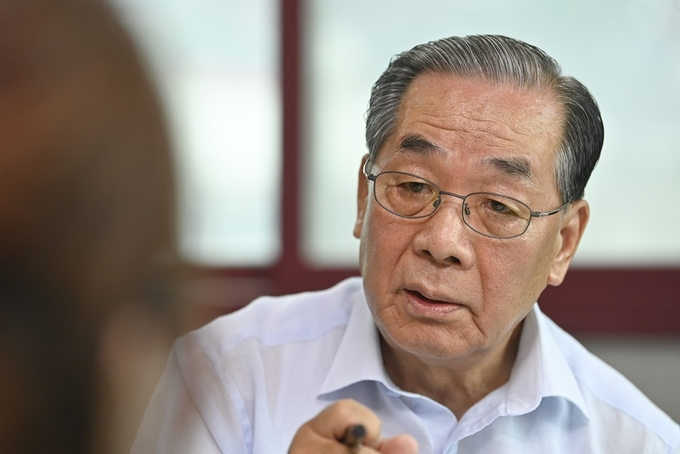 임수복 전 경기도지사 권한대행은 인터뷰를 통해 수원은 효원의 도시라는 가치를 강조했다. (사진=황준선 기자)