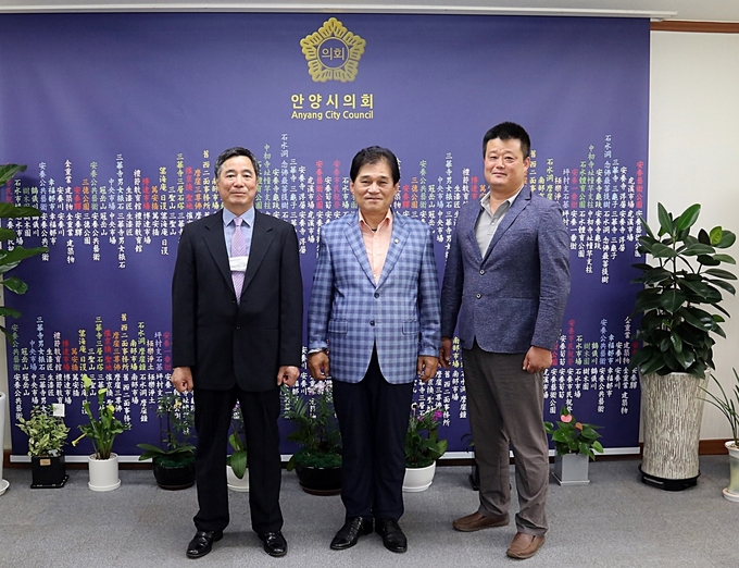 안양시의회가 ‘해병대 안양전우회’ 와 간담회 개최했다. (사진=안양시의회 제공)