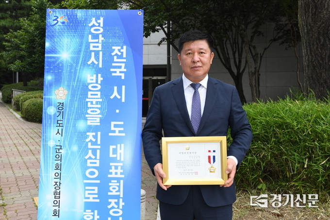 지방의정 봉사상을 수상한 정덕영 양주시의회 시의장. (사진=이호민 기자)