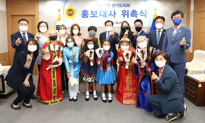23일 제10대 경기도의회 홍보대사 위촉식이 진행되고 있다(사진=경기도의회 제공)