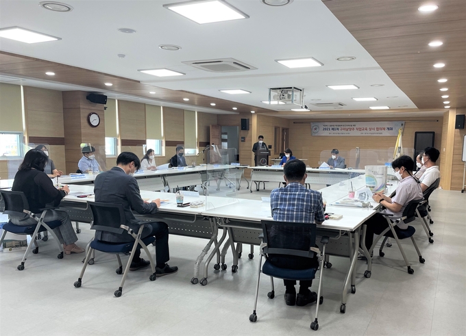 구리남양주교육지원청은 지난 23일 직업교육 활성화 방안을 모색하기 위한 ‘2021 구리남양주 직업교육 상시 협의체’(이하 상시 협의체) 협의회를 개최했다. (사진=구리남양주교육지원청 제공)