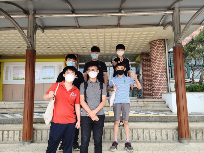 창의력 챔피언대회에서 대상을 차지한 파주검산초교 학생들. (사진=파주교육지원청 제공)