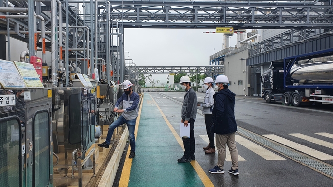 수도권화학안전공동체가 주관한 화학물질관리법 관련 전문 교육 모습. (사진=삼성전자 제공)