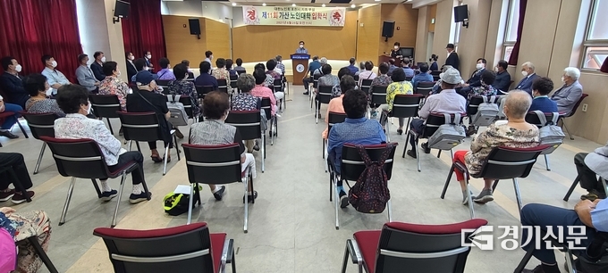 가산면 행정복지센터 대강당에서 가산노인대학 제11회 입학식이 열리고 있다. (사진=문석완 기자)