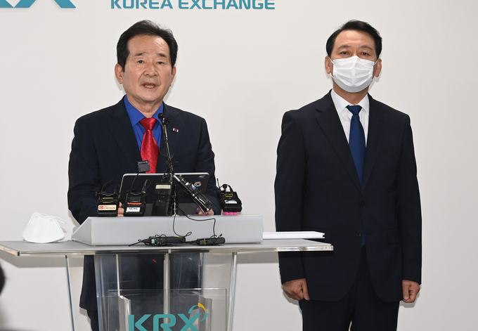 후보 단일화 합의한 민주당 대선주자 정세균-이광재. (사진=연합뉴스 제공