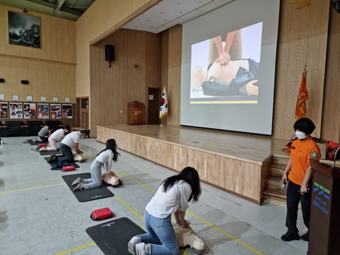 남양주소방서는 지난 29일 남양주소방서 및 와부읍 한강 일원에서 유관기관 합동으로 시민수상구조대원들의 교육‧훈련을 진행했다. (사진=남양주소방서 제공)