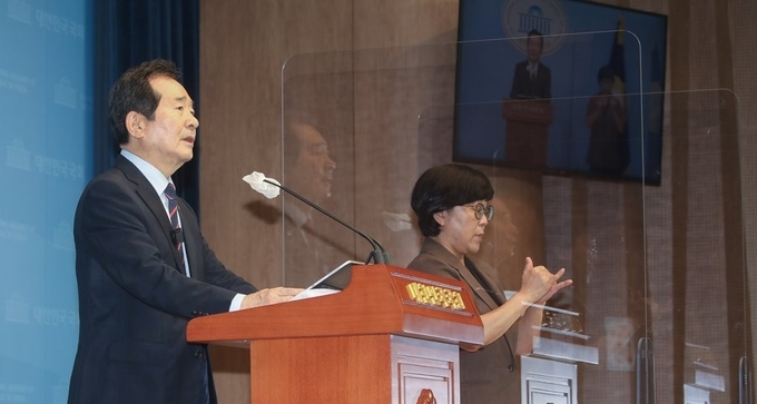  대선출마를 선언한 정세균 전 국무총리가 30일 오전 서울 여의도 국회 소통관에서 5대 도시 철도 지하화 사업 공약 발표 기자회견을 하고 있다. (사진=연합뉴스 제공)
