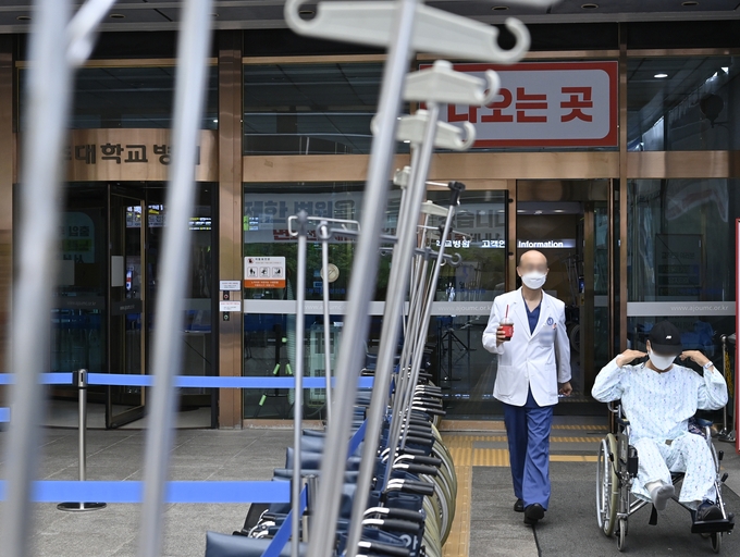 지난해 공공의대 설립 추진 방안이 논의됐지만 의료계 반발로 연기됐다. 사진은 아주대 의과대학 (사진 = 경기신문 DB)