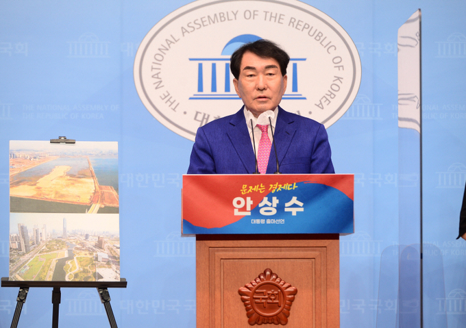안상수 전 인천시장이 1일 서울 여의도 국회 소통관에서 제20대 대통령 선거 출마를 선언하고 있다. (사진=연합뉴스)