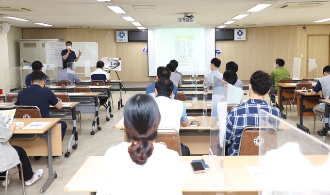 안양시가 전기 통신직 공무원 150명을 대상 화재예방 교육을 실시하고 있다. (사진=안양시 제공)