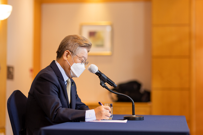 이재명 경기도지사가 2일 온라인 기자회견을 열었다. (사진= 이재명 대선캠프 제공)