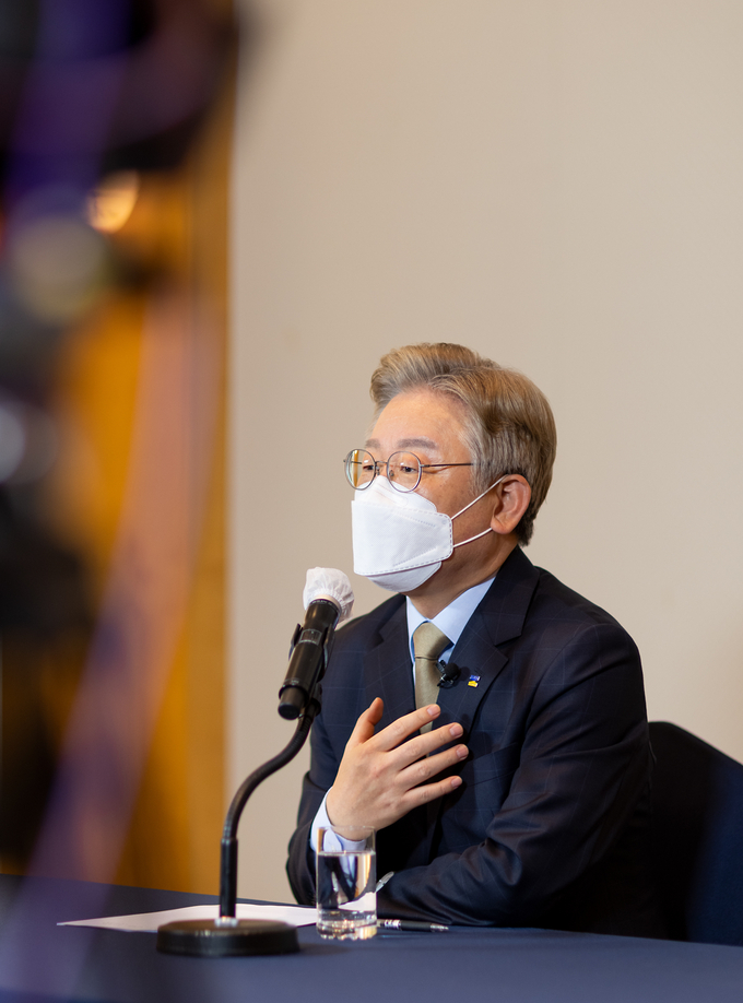 이재명 경기도지사가 2일 온라인 기자간담회를 진행하고 있다. (사진= 이재명 대선캠프 제공)