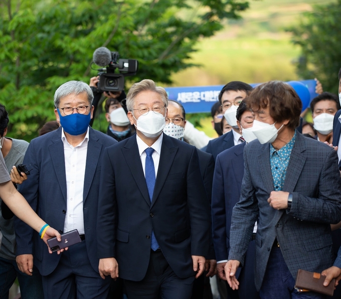 이재명 경기도지사가 지난 1일 경북 안동 이육사문화관을 방문했다.