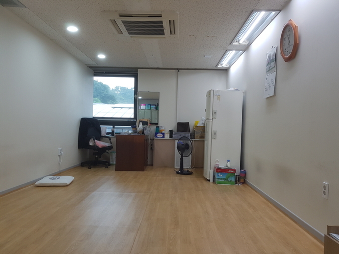 리모델링 공사를 마치고 깔끔해진 군포시청사 청소근로자 휴게실