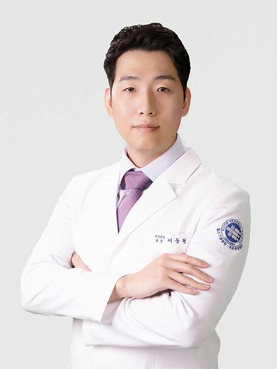이동현 수원 윌스기념병원 척추센터 전문의가 서핑으로 인한 허리통증 주의를 당부했다. (사진=수원 윌스기념병원 제공)