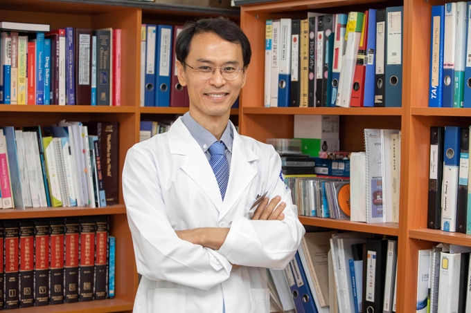 선도연구센터에 선정된 인하대학교 의과대학 세포교신제어센터 강주희 센터장. ( 사진 = 인하대 제공 )