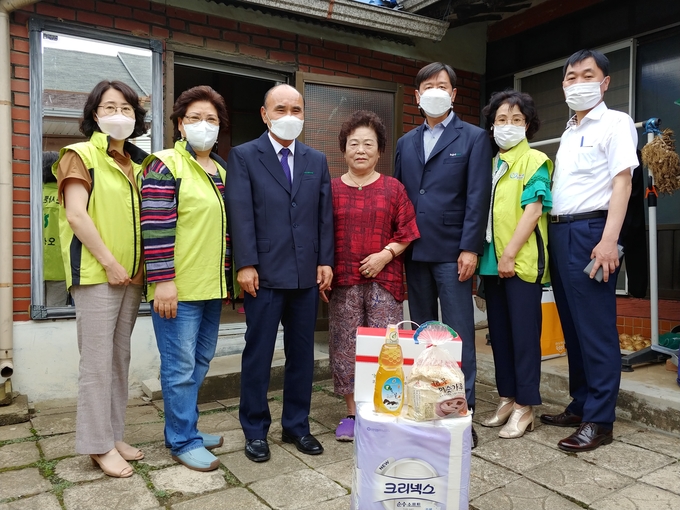 오산시농협,‘농업인행복콜센터’취약농가 복지지원 장면 (사진=NH농협 오산시지부 제공)